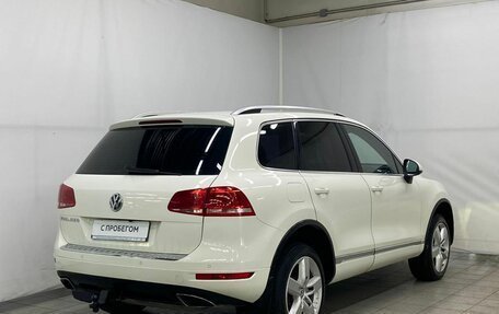 Volkswagen Touareg III, 2011 год, 1 950 000 рублей, 5 фотография