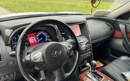 Infiniti QX70, 2013 год, 1 800 000 рублей, 9 фотография