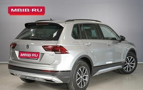 Volkswagen Tiguan II, 2019 год, 2 995 600 рублей, 2 фотография