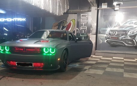 Dodge Challenger III рестайлинг 2, 2015 год, 3 700 000 рублей, 4 фотография