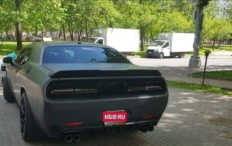 Dodge Challenger III рестайлинг 2, 2015 год, 3 700 000 рублей, 6 фотография