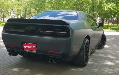 Dodge Challenger III рестайлинг 2, 2015 год, 3 700 000 рублей, 7 фотография