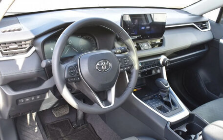 Toyota RAV4, 2024 год, 4 960 000 рублей, 5 фотография