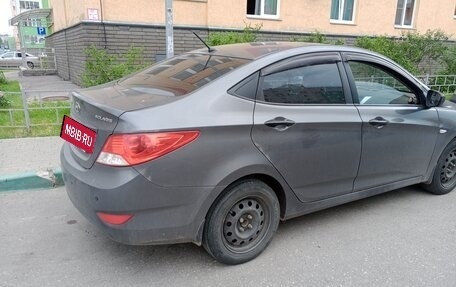 Hyundai Solaris II рестайлинг, 2013 год, 1 000 000 рублей, 3 фотография