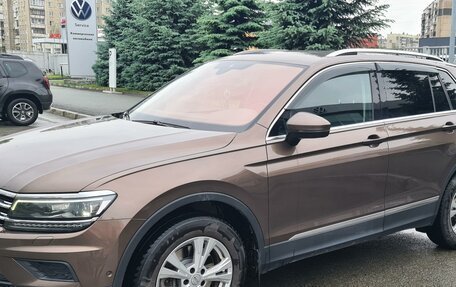 Volkswagen Tiguan II, 2019 год, 3 280 000 рублей, 1 фотография