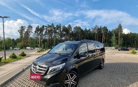 Mercedes-Benz V-Класс, 2018 год, 6 800 000 рублей, 3 фотография