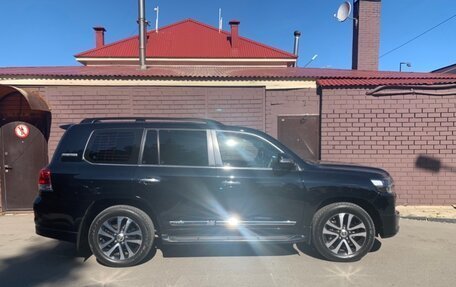 Toyota Land Cruiser 200, 2019 год, 7 750 000 рублей, 2 фотография