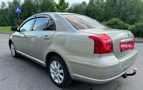 Toyota Avensis III рестайлинг, 2005 год, 680 000 рублей, 3 фотография