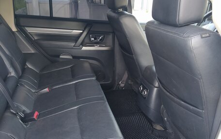 Mitsubishi Pajero IV, 2015 год, 2 550 000 рублей, 19 фотография