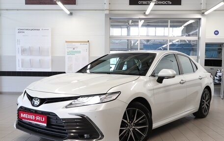 Toyota Camry, 2021 год, 4 050 000 рублей, 1 фотография