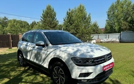 Volkswagen Tiguan II, 2018 год, 2 585 000 рублей, 3 фотография