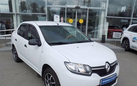 Renault Logan II, 2016 год, 727 000 рублей, 3 фотография