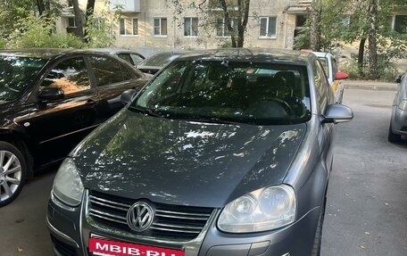 Volkswagen Jetta VI, 2010 год, 910 000 рублей, 3 фотография
