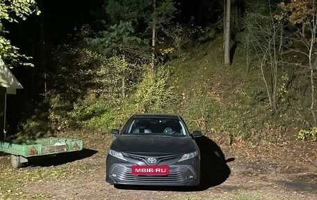 Toyota Camry, 2018 год, 3 370 000 рублей, 2 фотография