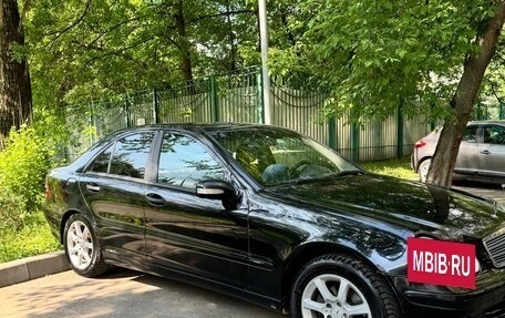 Mercedes-Benz C-Класс, 2004 год, 600 000 рублей, 4 фотография