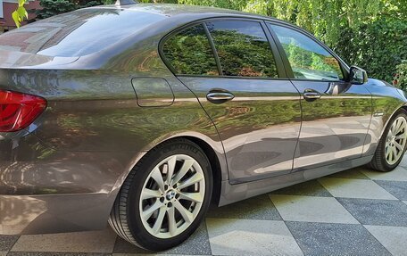 BMW 5 серия, 2012 год, 2 400 000 рублей, 3 фотография