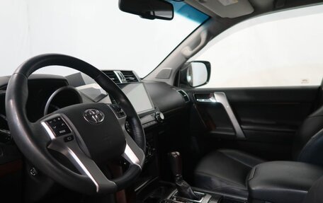 Toyota Land Cruiser Prado 150 рестайлинг 2, 2016 год, 3 850 000 рублей, 16 фотография