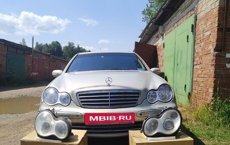 Mercedes-Benz C-Класс, 2006 год, 740 000 рублей, 2 фотография