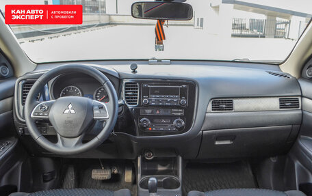 Mitsubishi Outlander III рестайлинг 3, 2012 год, 1 369 000 рублей, 8 фотография