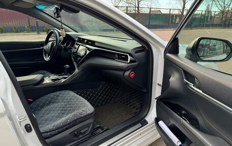 Toyota Camry, 2018 год, 2 800 000 рублей, 11 фотография