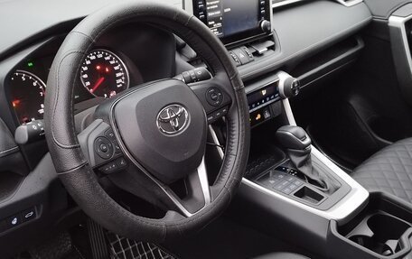 Toyota RAV4, 2020 год, 3 630 000 рублей, 10 фотография