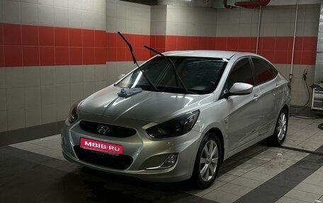 Hyundai Solaris II рестайлинг, 2011 год, 799 999 рублей, 15 фотография