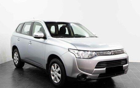 Mitsubishi Outlander III рестайлинг 3, 2013 год, 1 679 000 рублей, 3 фотография