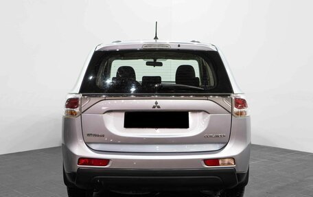 Mitsubishi Outlander III рестайлинг 3, 2013 год, 1 679 000 рублей, 6 фотография