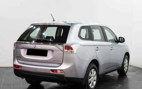 Mitsubishi Outlander III рестайлинг 3, 2013 год, 1 679 000 рублей, 2 фотография