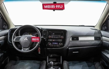 Mitsubishi Outlander III рестайлинг 3, 2013 год, 1 679 000 рублей, 10 фотография