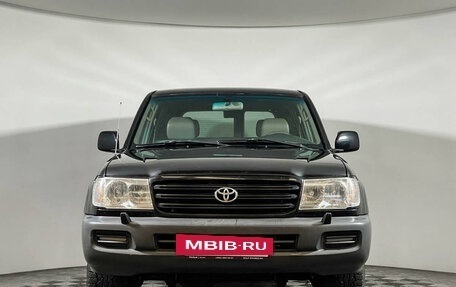 Toyota Land Cruiser 100 рестайлинг 2, 2004 год, 2 212 000 рублей, 2 фотография