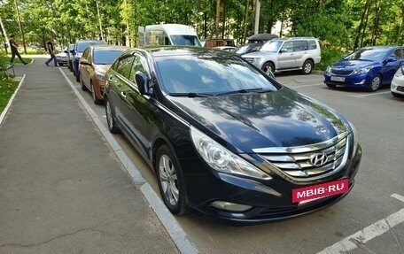 Hyundai Sonata VI, 2011 год, 850 000 рублей, 3 фотография