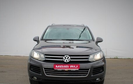 Volkswagen Touareg III, 2011 год, 1 890 000 рублей, 2 фотография