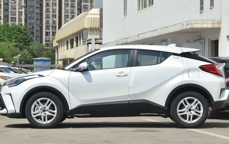 Toyota C-HR I рестайлинг, 2023 год, 2 464 483 рублей, 8 фотография