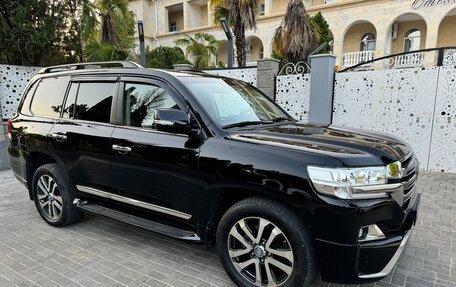 Toyota Land Cruiser 200, 2015 год, 4 870 000 рублей, 2 фотография