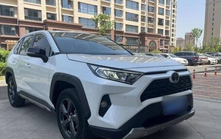 Toyota RAV4, 2021 год, 3 100 000 рублей, 2 фотография