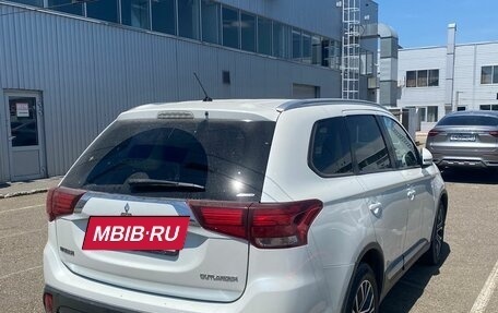 Mitsubishi Outlander III рестайлинг 3, 2015 год, 2 050 000 рублей, 5 фотография