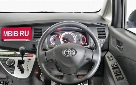 Toyota ISis I, 2010 год, 1 335 000 рублей, 15 фотография
