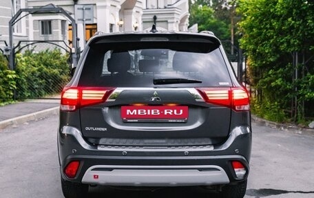 Mitsubishi Outlander III рестайлинг 3, 2022 год, 3 500 000 рублей, 15 фотография