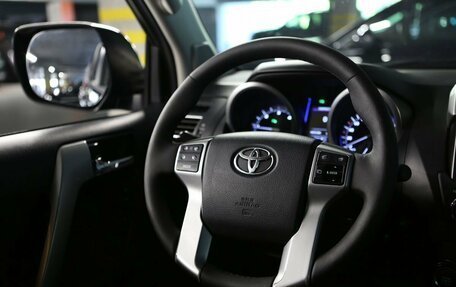 Toyota Land Cruiser Prado 150 рестайлинг 2, 2015 год, 3 800 000 рублей, 15 фотография