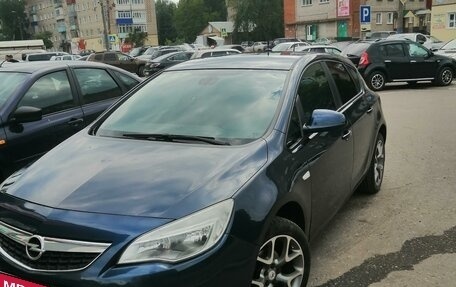 Opel Astra J, 2011 год, 910 000 рублей, 1 фотография