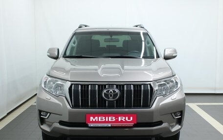 Toyota Land Cruiser Prado 150 рестайлинг 2, 2021 год, 5 768 000 рублей, 8 фотография