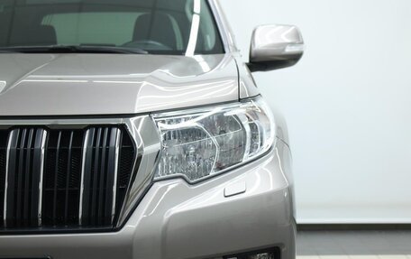 Toyota Land Cruiser Prado 150 рестайлинг 2, 2021 год, 5 768 000 рублей, 18 фотография