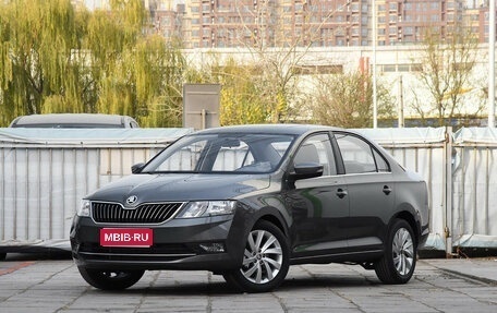 Skoda Rapid I, 2017 год, 400 000 рублей, 1 фотография