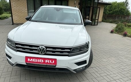 Volkswagen Tiguan II, 2019 год, 2 650 000 рублей, 2 фотография