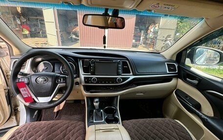 Toyota Highlander III, 2014 год, 3 250 000 рублей, 15 фотография