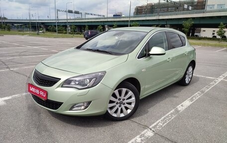 Opel Astra J, 2010 год, 685 000 рублей, 1 фотография