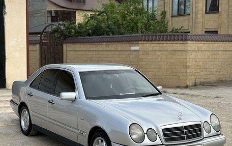 Mercedes-Benz E-Класс, 1997 год, 770 000 рублей, 3 фотография