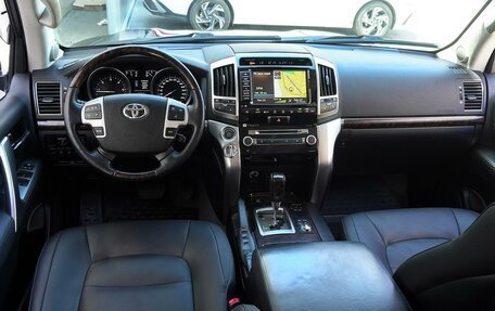 Toyota Land Cruiser 200, 2014 год, 4 700 000 рублей, 6 фотография