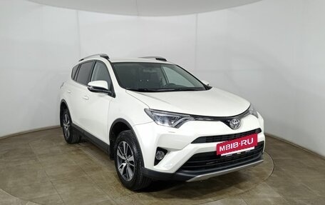 Toyota RAV4, 2017 год, 2 430 000 рублей, 3 фотография